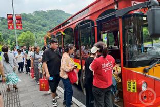 太阳报列球星太太团今年旅行次数：格拉利什女友居首，乔治娜第二